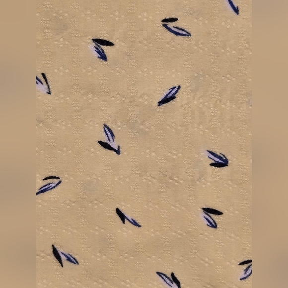 ❤️ David Bitton Women's Top with Tie Front - Picture 3 of 9